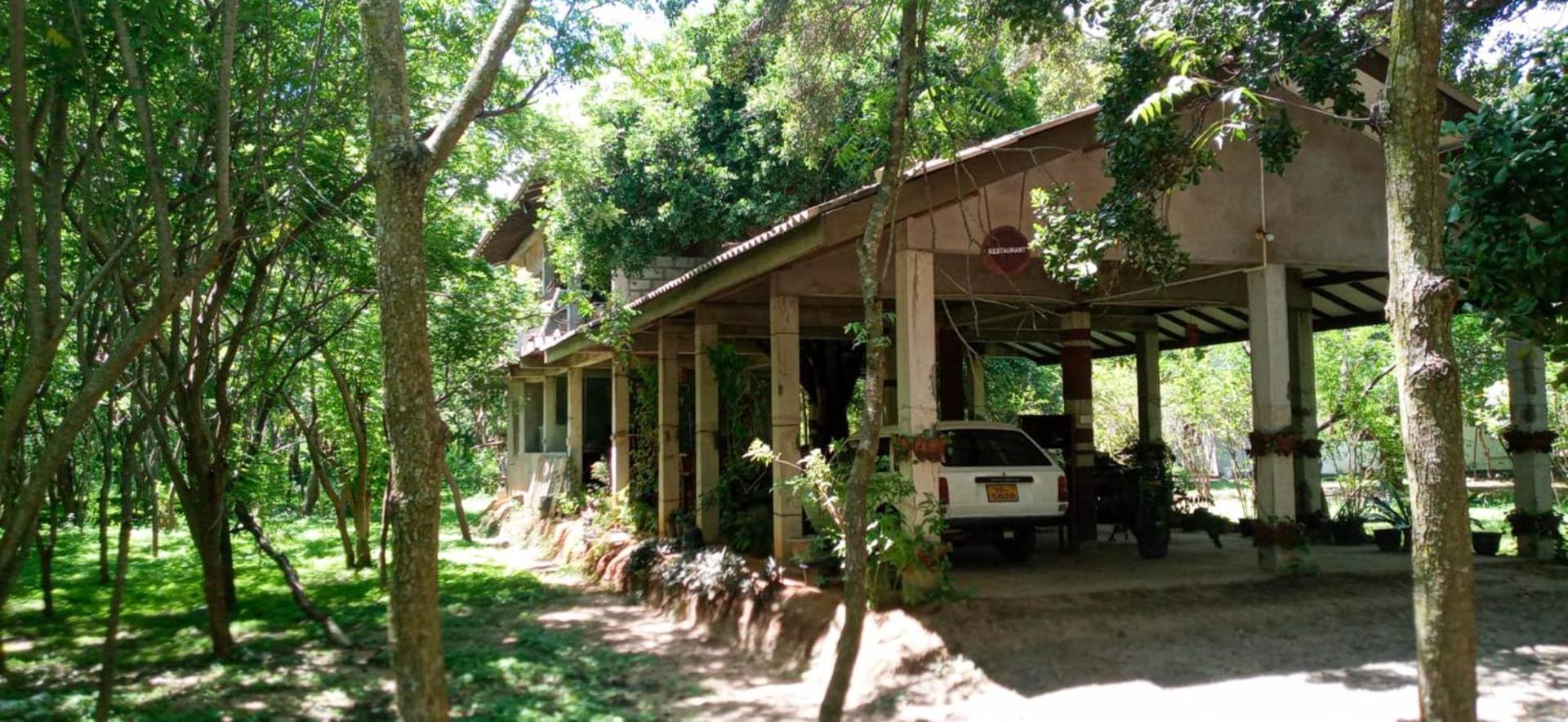 Lavish Eco Jungle Hotel Tissamaharama Exterior photo
