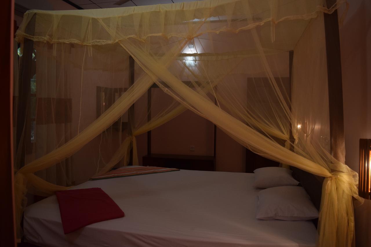 Lavish Eco Jungle Hotel Tissamaharama Exterior photo